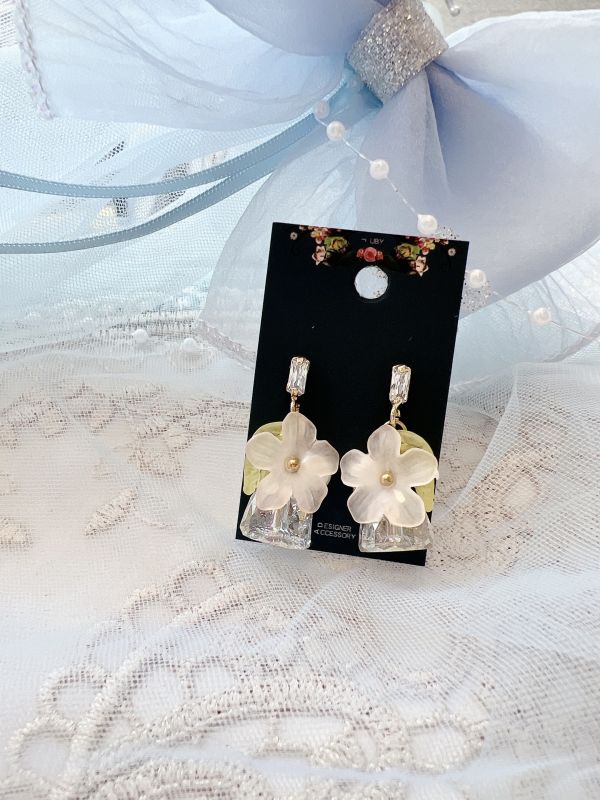 鋯石樹酯鈴鐺造型花朵鋼針耳環 