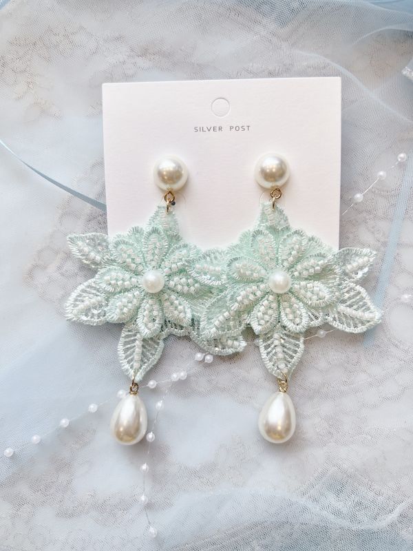 串珠蕾絲立體花型垂墜鋼針大耳環 