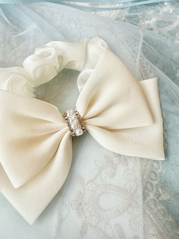 氣質感公主風緞面蝴蝶結大腸圈髮束 