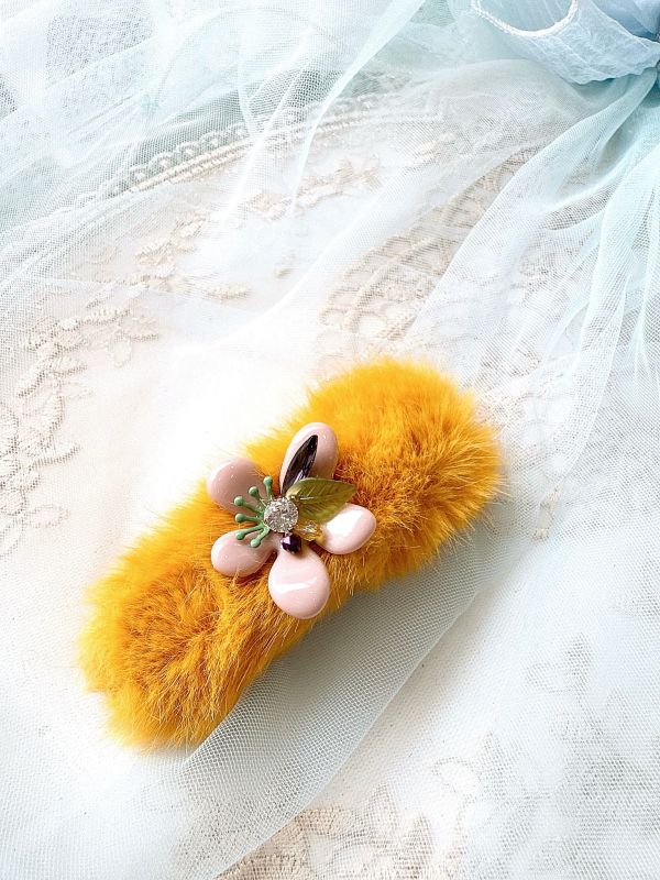 油滴盛開花朵點綴水晶森林系兔毛髮夾 