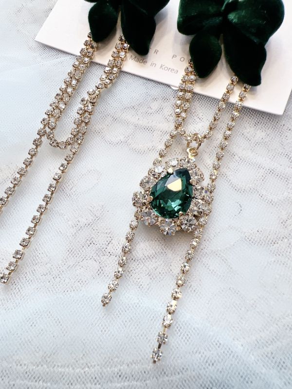 絨面硬板蝴蝶結垂墜水鑽大耳環 