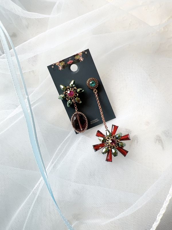 手工設計不對稱水晶造型耳環 