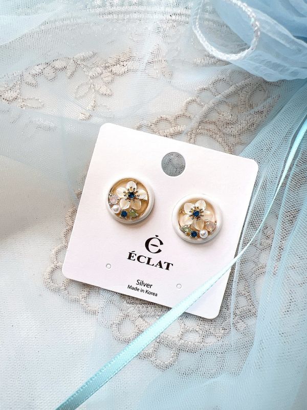 精緻貝殼花鋯石點綴復古圓框耳環 