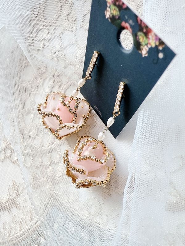 嬌豔欲滴粉色水鑽立體玫瑰垂墜耳環 