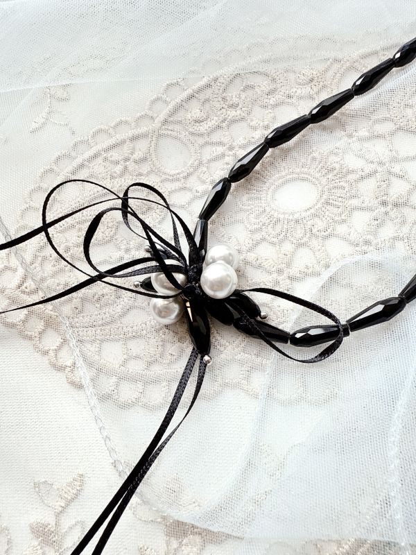 黑色高雅水晶珍珠交織蝴蝶結設計項鍊 