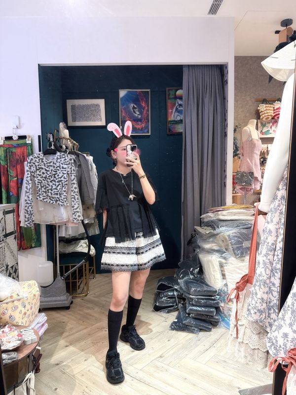 蕾絲百搭款休閒短褲 