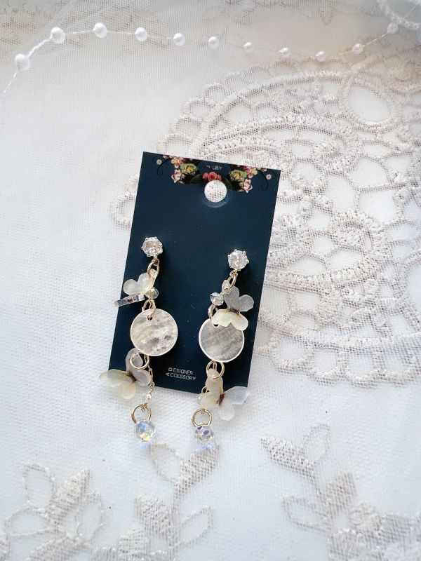 鋯石點綴蝴蝶紛飛小垂墜鋼針耳環 