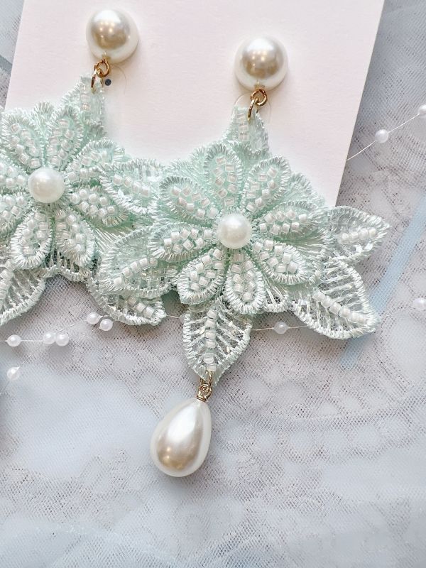 串珠蕾絲立體花型垂墜鋼針大耳環 