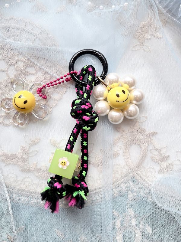 串珠微笑掛繩吊飾 