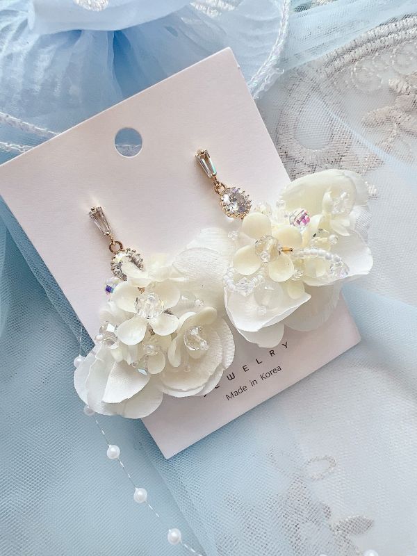 鋯石華麗水晶點綴樹酯花綻開造型鋼針耳環 