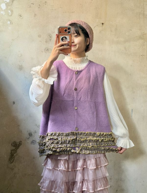 A18溫柔荷葉背心 