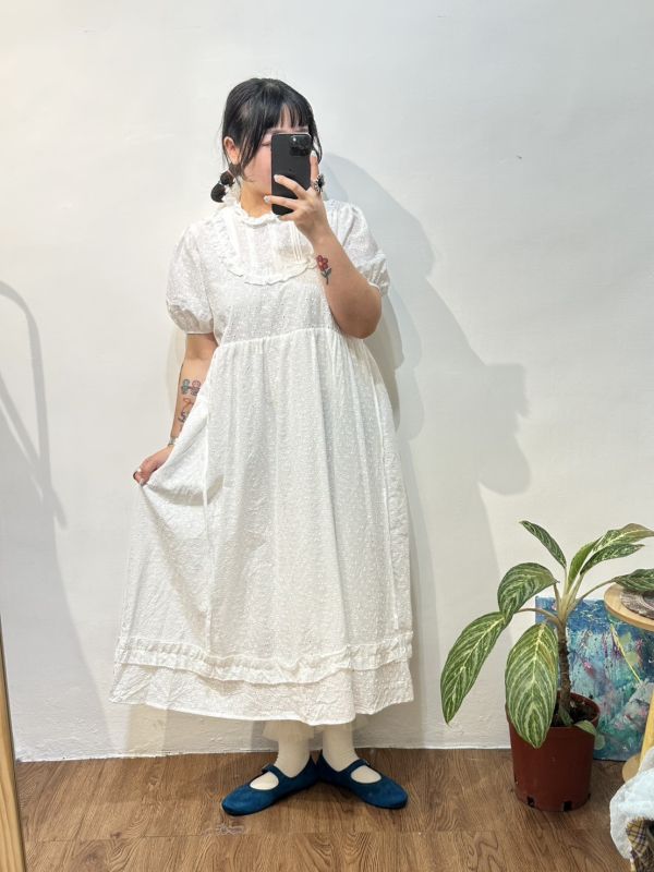 華麗刺繡白洋裝 