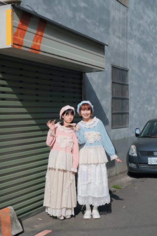 夢幻蕾絲拼接上衣 