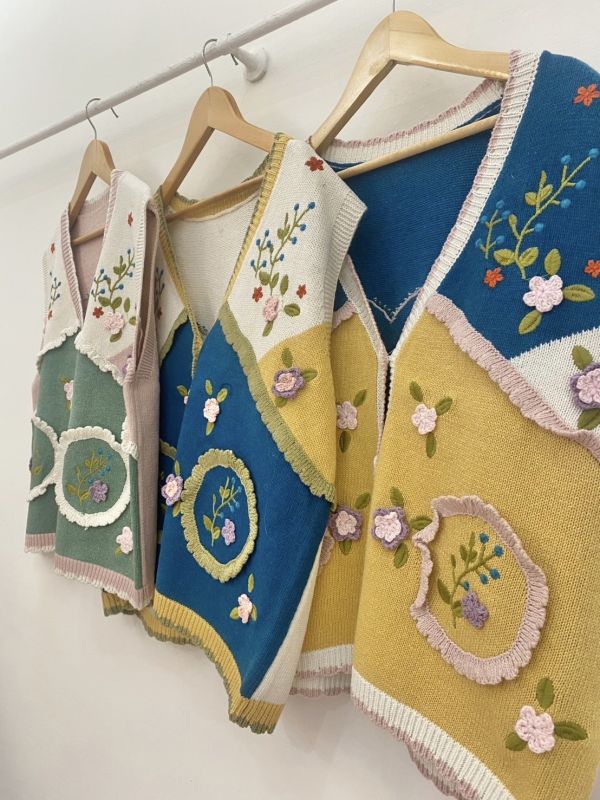 三色 | 刺繡愛心花針織背心 