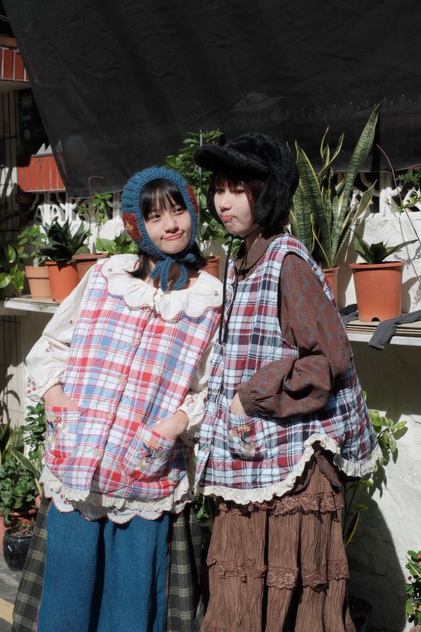 兩色 | 厚棉保暖刺繡背心 