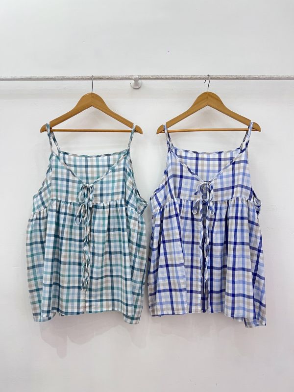 A08 元氣少女格紋背心 