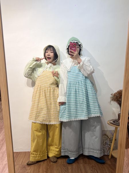 彩色拼盤荷葉褲 