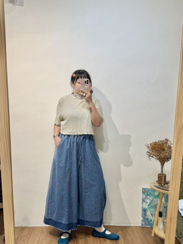立體小花微高領上衣 