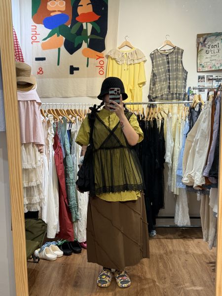 V領蕾絲透膚背心 