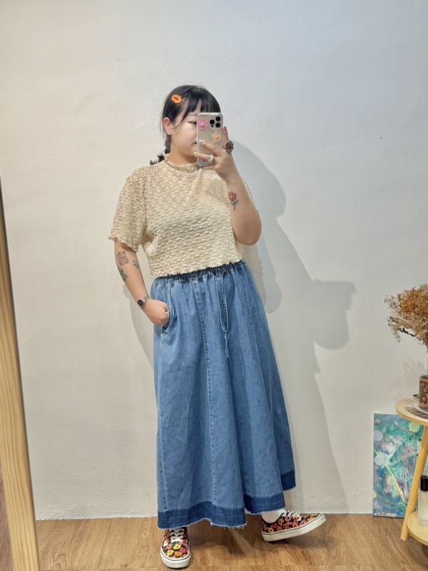 立體小花微高領上衣 