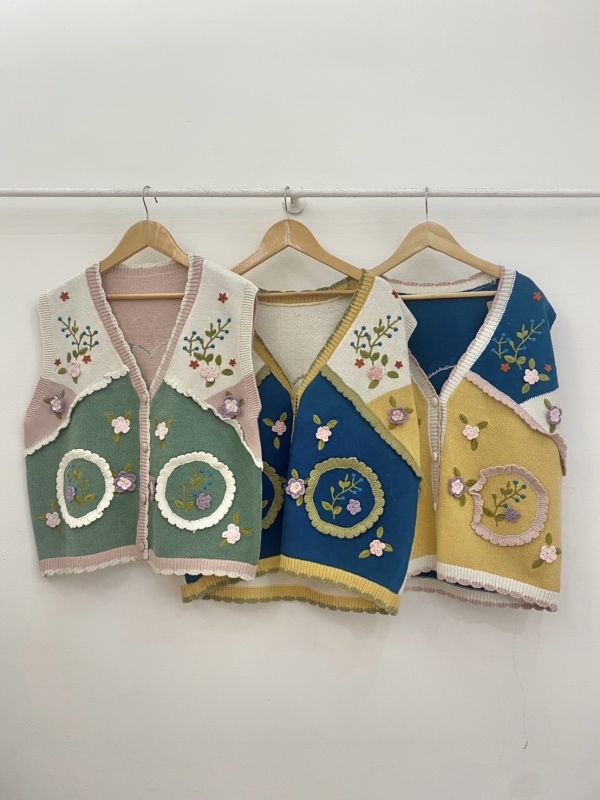 三色 | 刺繡愛心花針織背心 