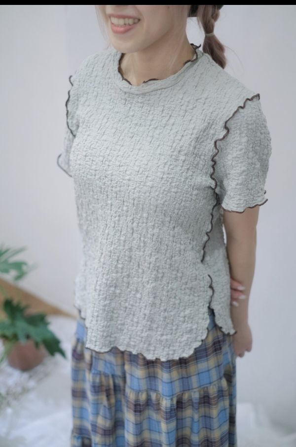 滾邊皺皺打底衣 