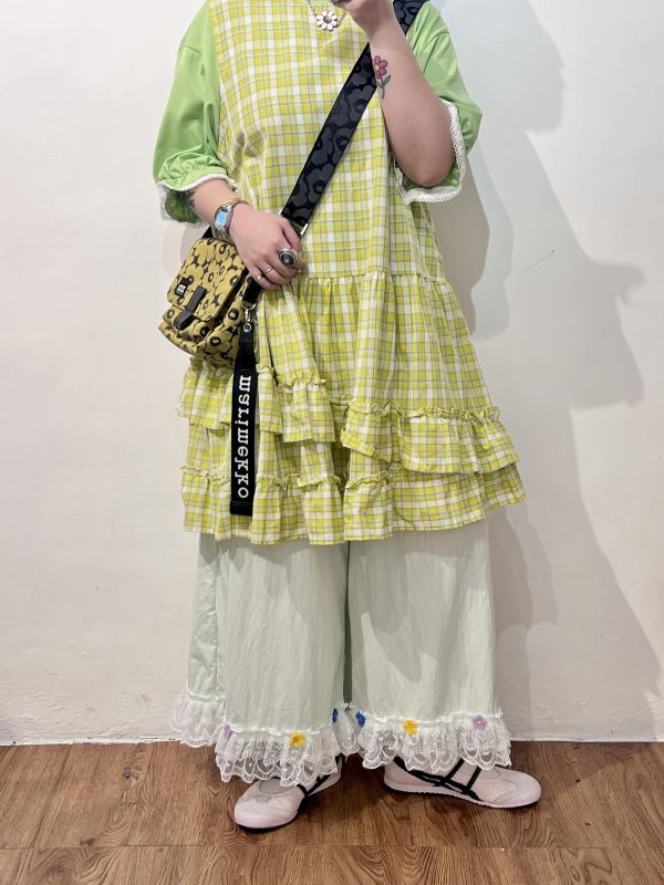 A05 蕾絲花亮亮褲 