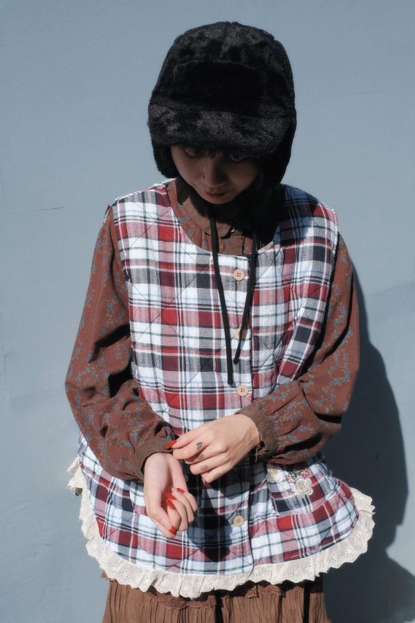 兩色 | 厚棉保暖刺繡背心 