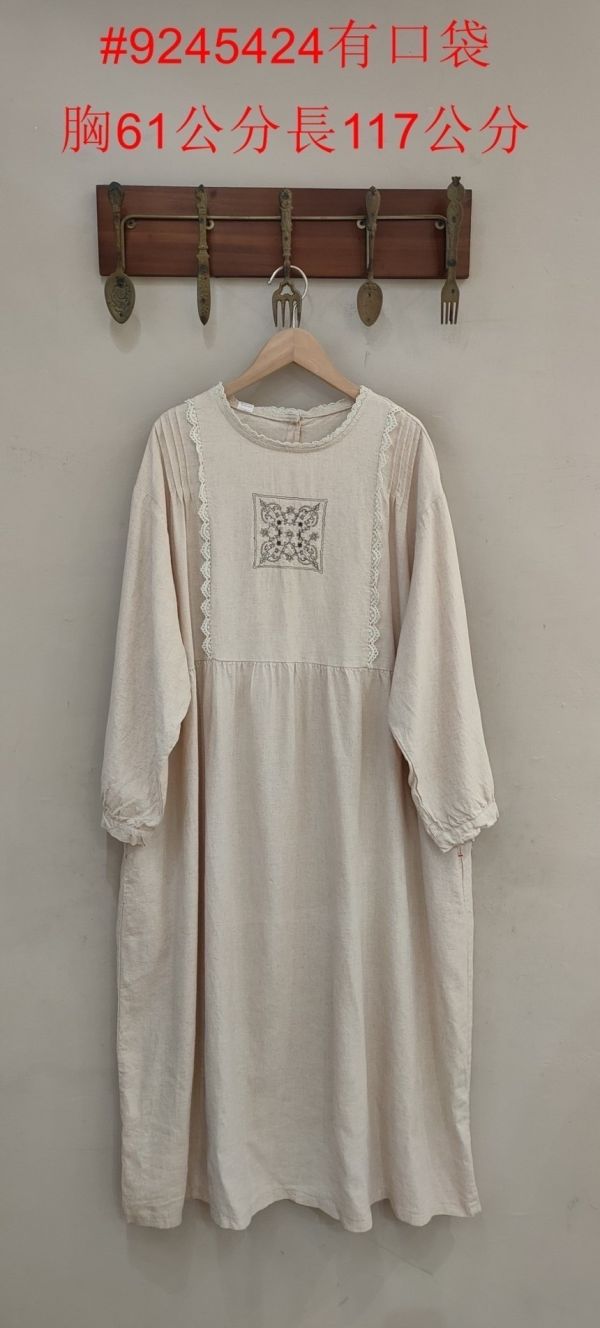 棉麻刺繡小圖洋裝 