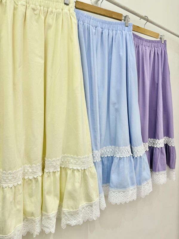 B02馬卡龍色蕾絲下擺裙 