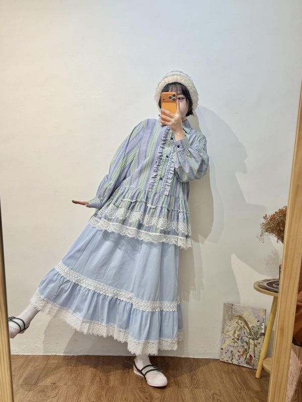 B02馬卡龍色蕾絲下擺裙 