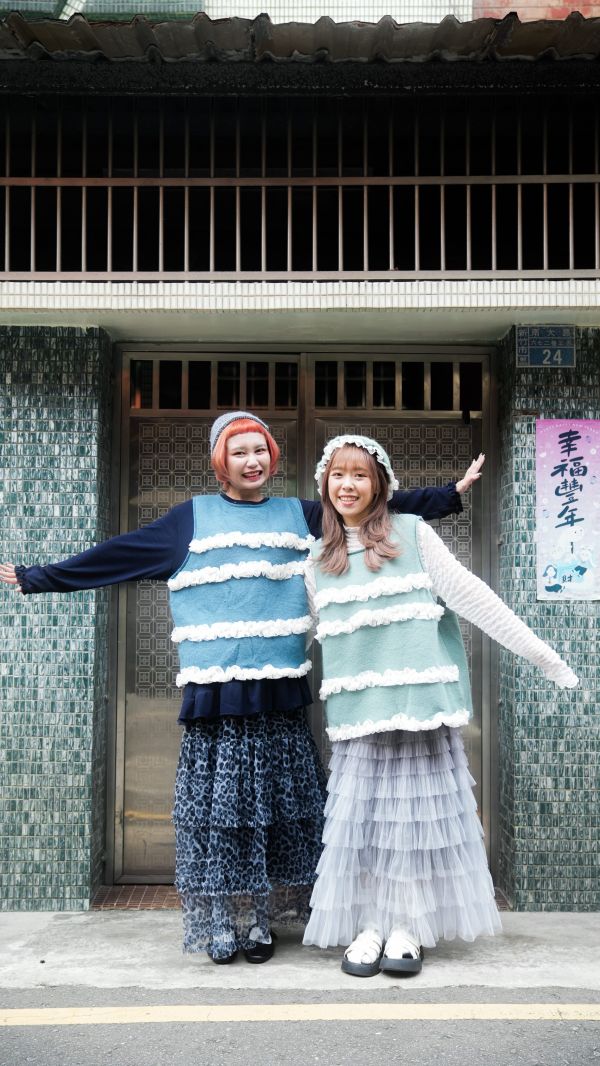 A09層層雪花毛背心 