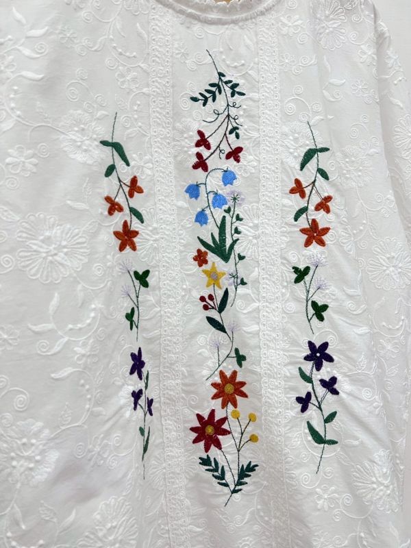 花朵刺繡上衣 