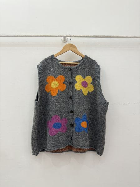 A08四朵花毛呢背心 