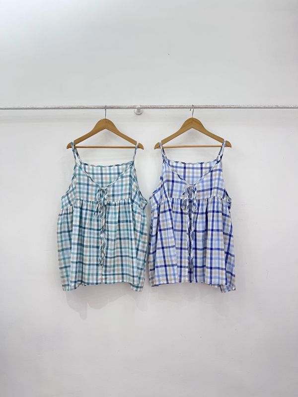 A08 元氣少女格紋背心 