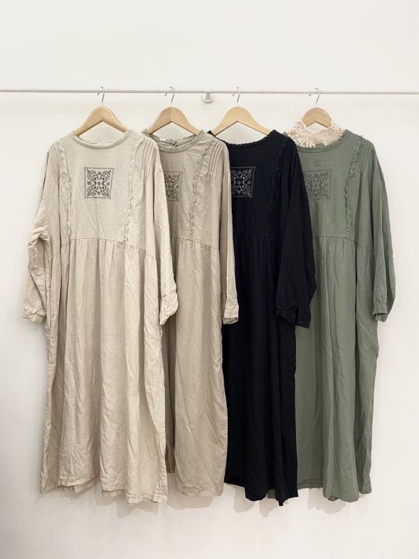 棉麻刺繡小圖洋裝 