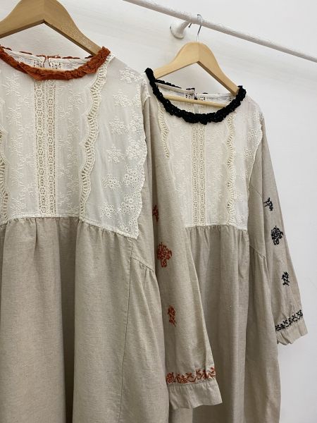 兩色｜ 蕾絲拼接刺繡洋裝 
