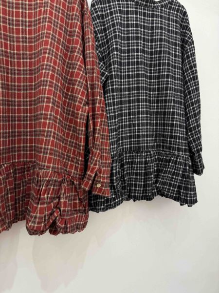 慢步調格紋上衣 