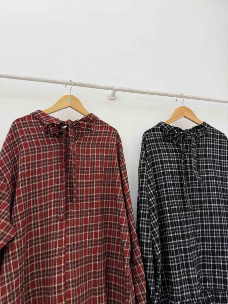 慢步調格紋上衣 