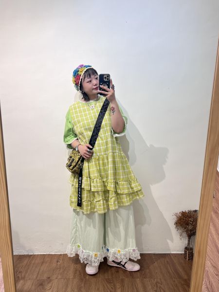 A06 彩虹公主格紋背心 