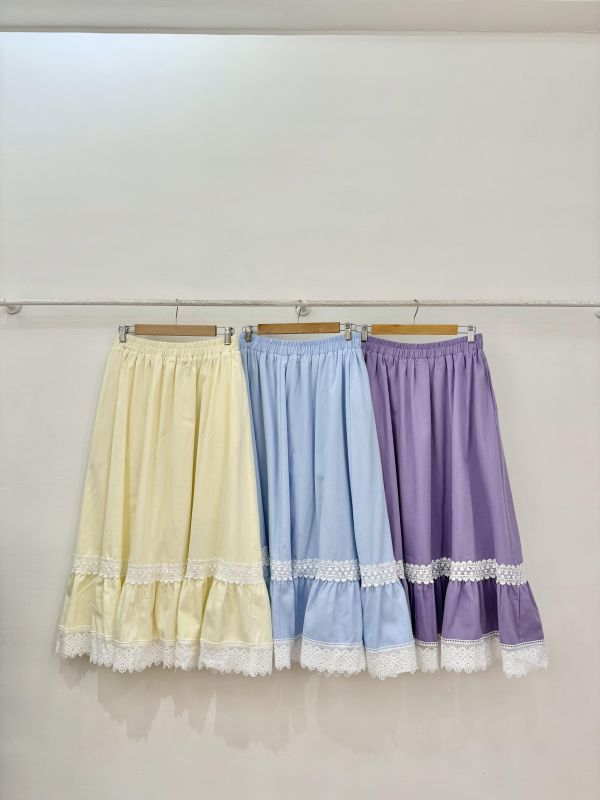 B02馬卡龍色蕾絲下擺裙 