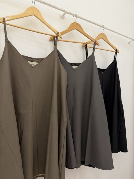 大胸友善皮革長背心 