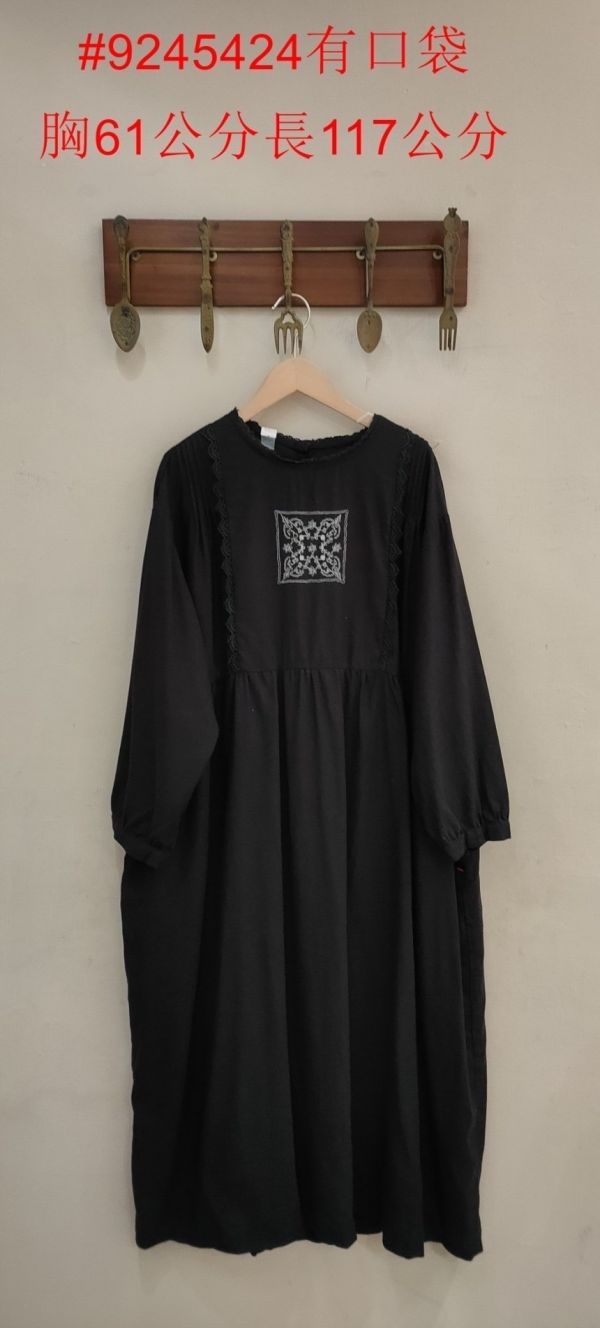 棉麻刺繡小圖洋裝 