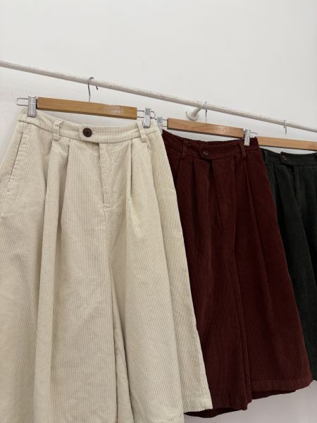 燈芯絨五分短褲 