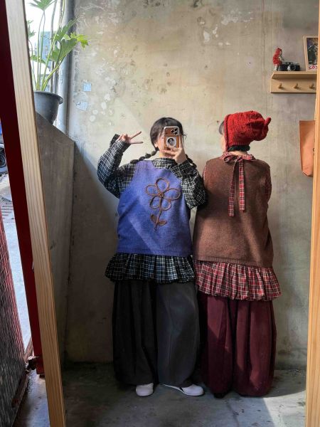 慢步調格紋上衣 