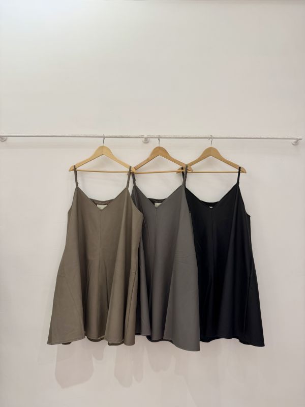 大胸友善皮革長背心 