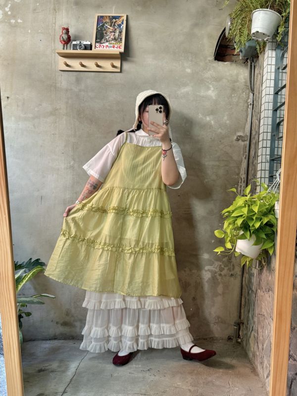 七彩夢幻荷葉擺背心 