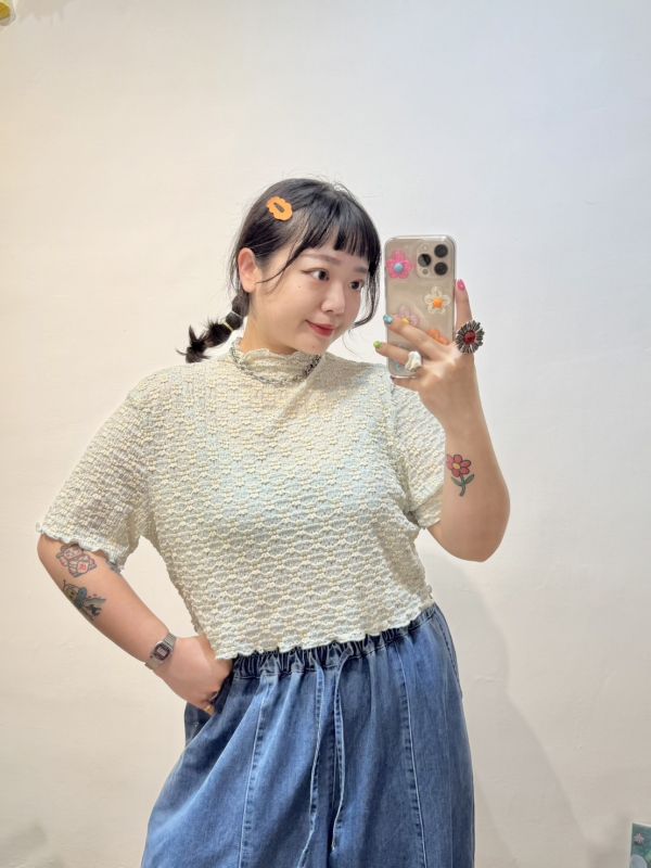 立體小花微高領上衣 