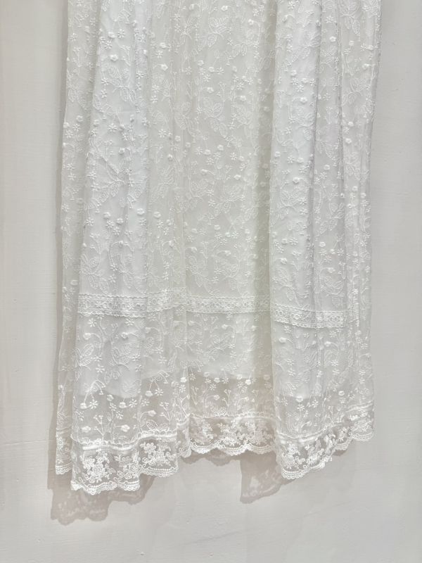 華麗刺繡白洋裝 