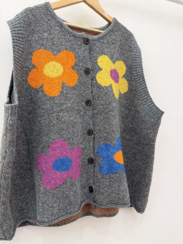 A08四朵花毛呢背心 
